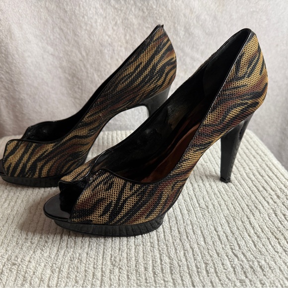 Carlos by Carlos Santana Shoes - Carlos Santa kitten heels ! Tiger print size 10